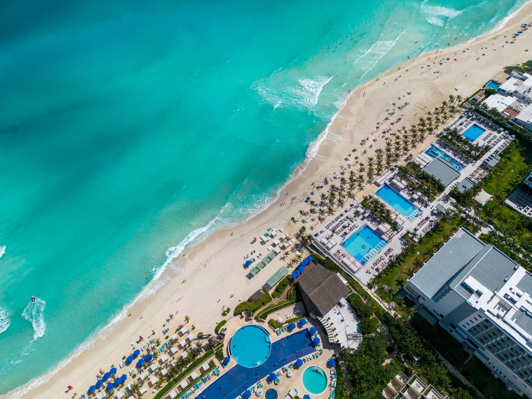 Destino caribeño de arena blanca y agua turquesa